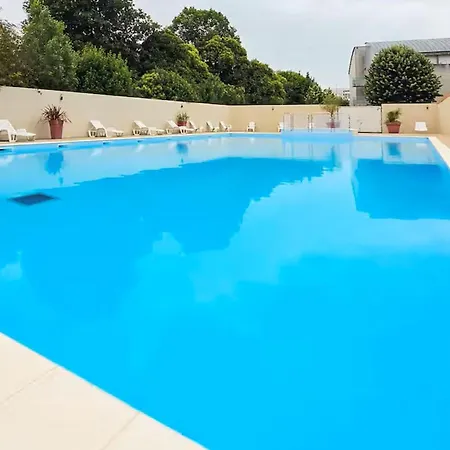 Piscine Proche *